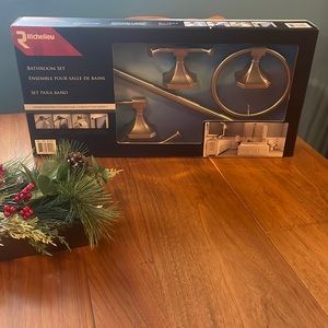 Richelieu 4pc Bathroom set